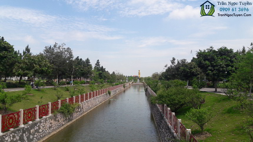 Kênh phiền muộn tại The Phoenix Garden
