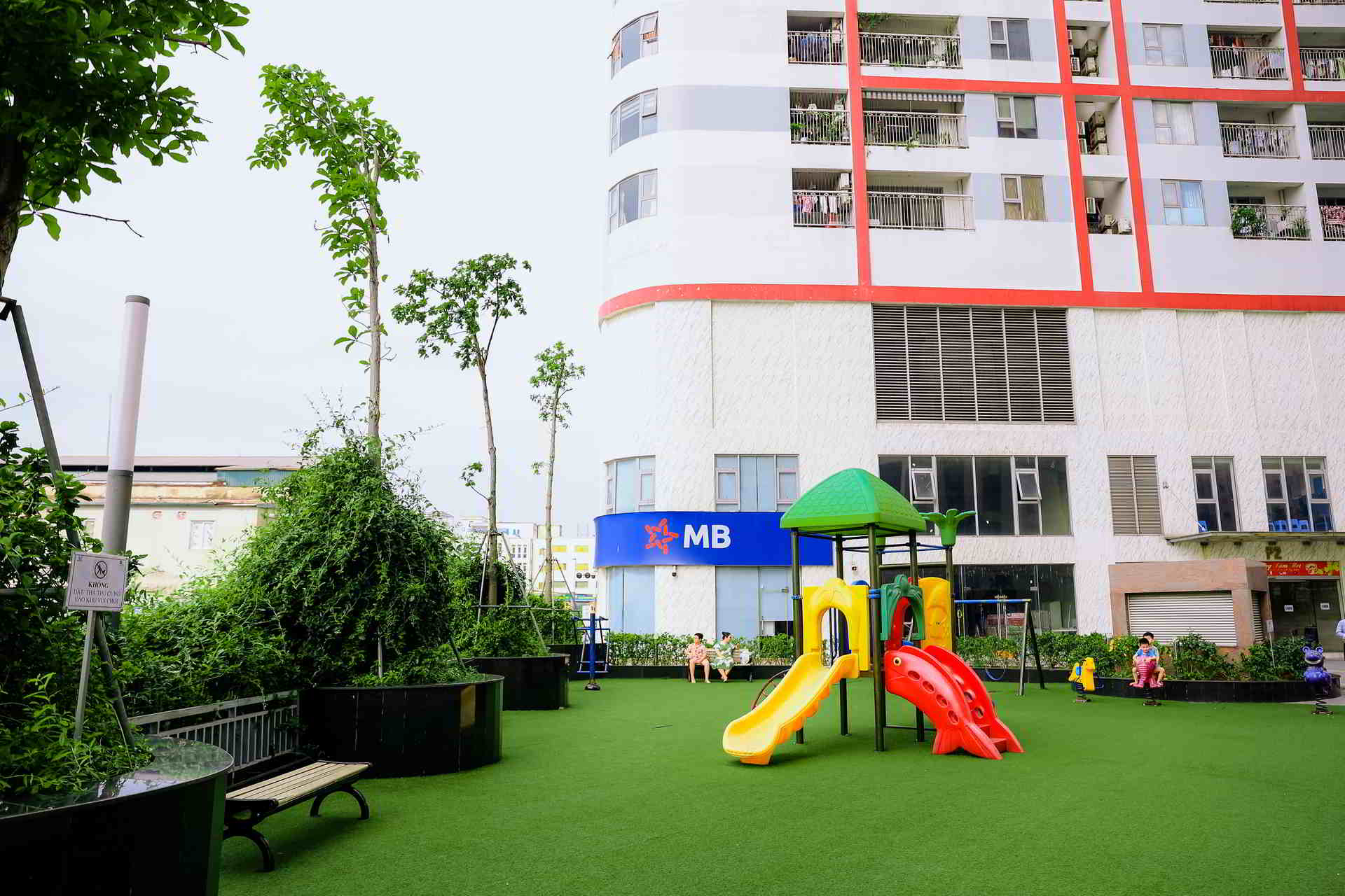 sân chơi ngoài trời cho trẻ em khu 360 Giải Phóng